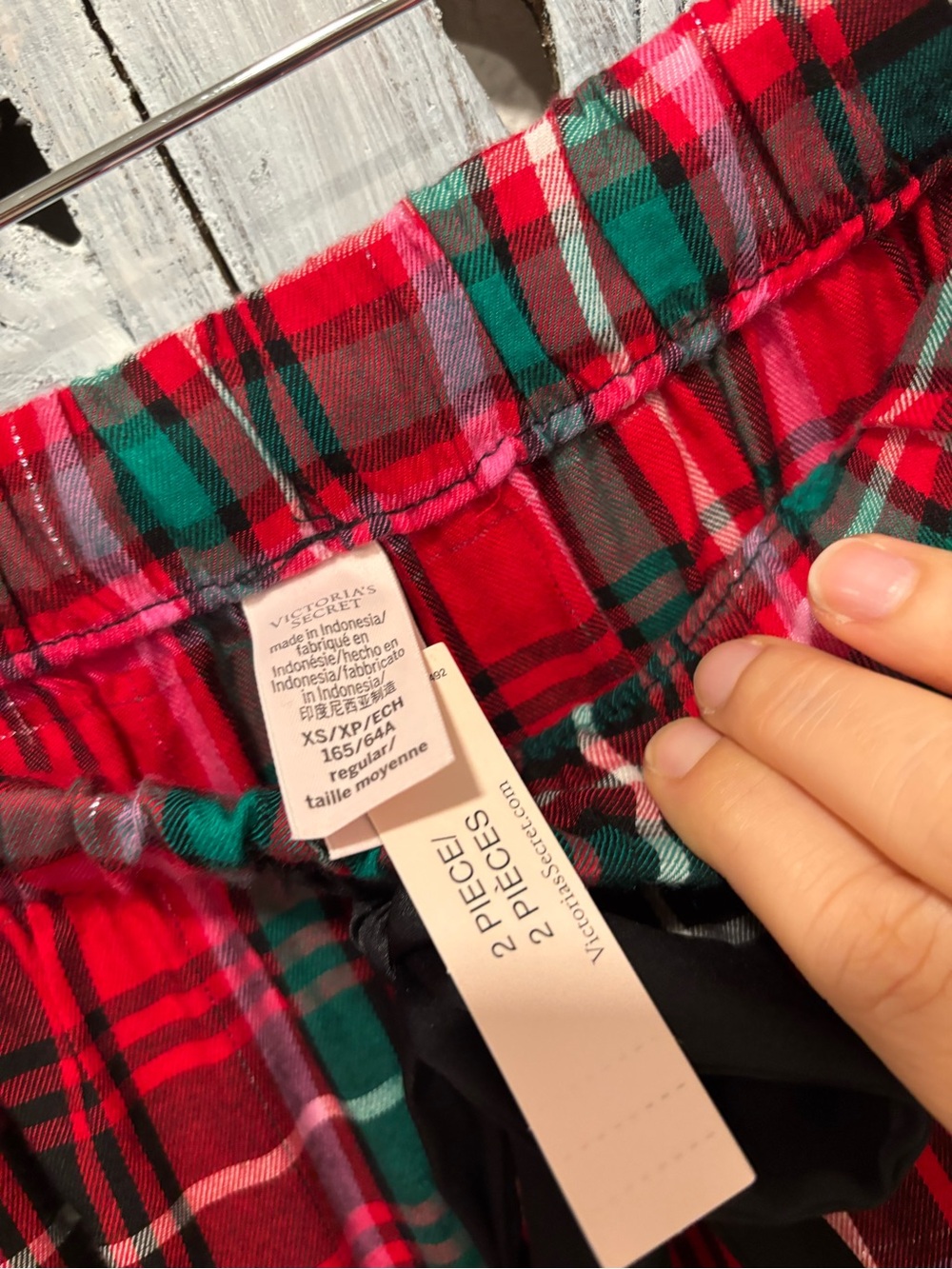NEW Victoria's Secret Lightweight Tartan Flannel Holiday Pajama Set - Picture 7 of 8